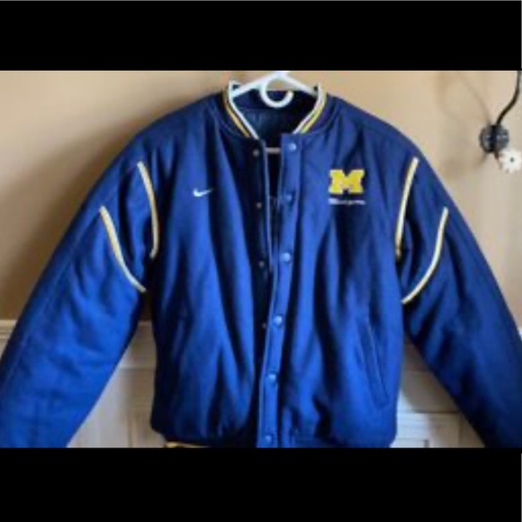 Big Boys Nike reversible Varsity bomber - Picture 1 of 4